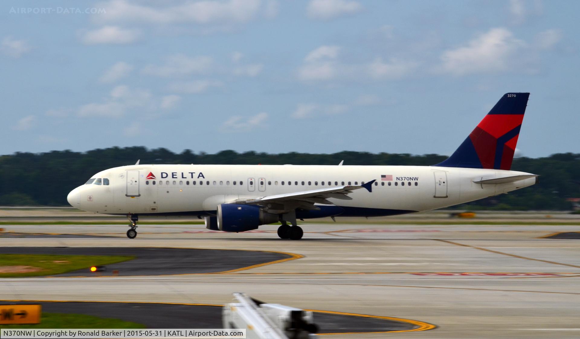 N370NW, 1999 Airbus A320-212 C/N 1037, Takeoff Atlanta
