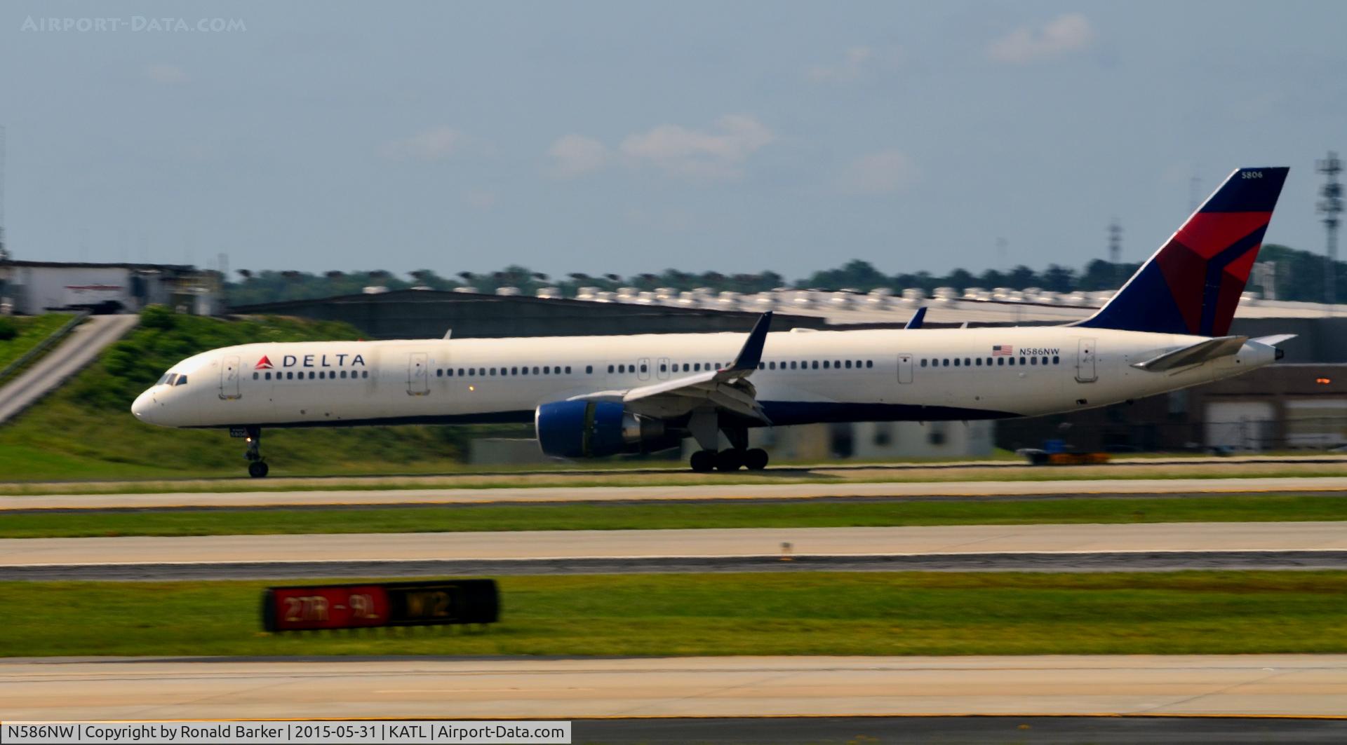 N586NW, 2002 Boeing 757-351 C/N 32987, Landing Atlanta