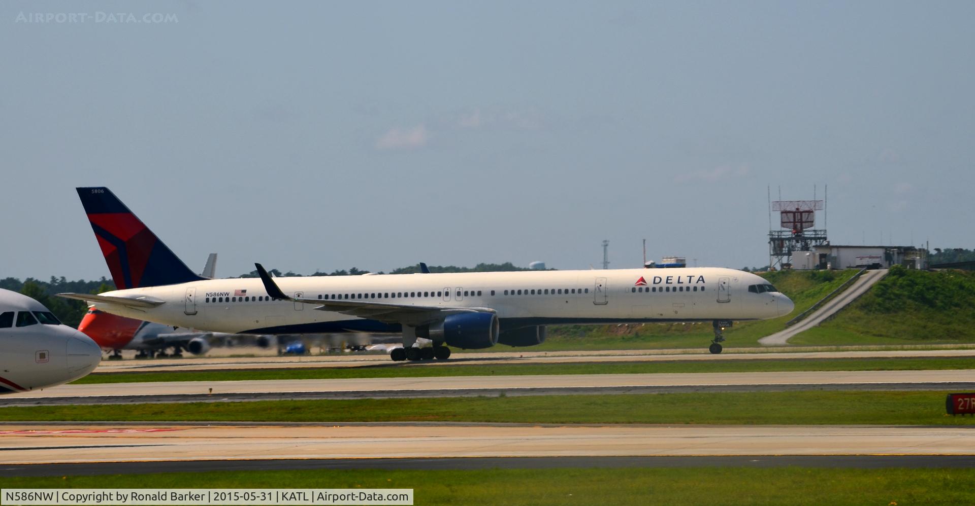 N586NW, 2002 Boeing 757-351 C/N 32987, Taxi Atlanta