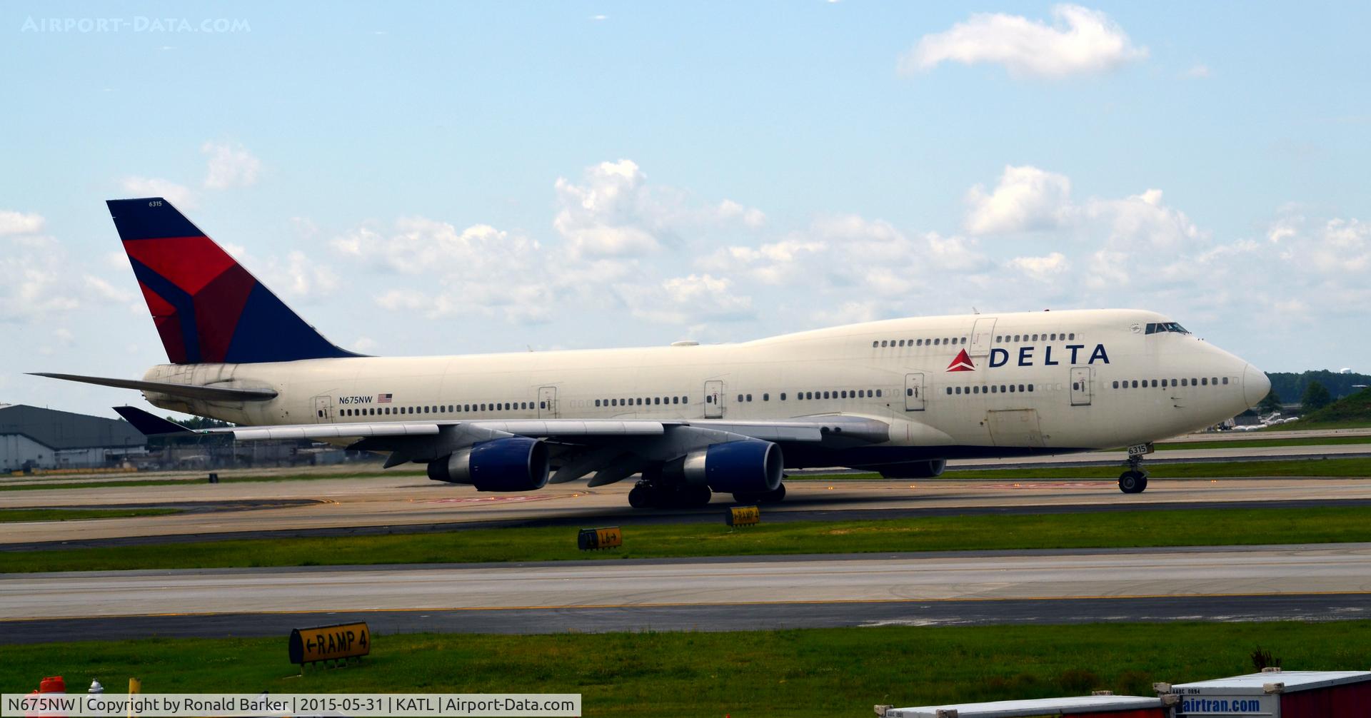 N675NW, 2002 Boeing 747-451 C/N 33001, Taxi Atlanta