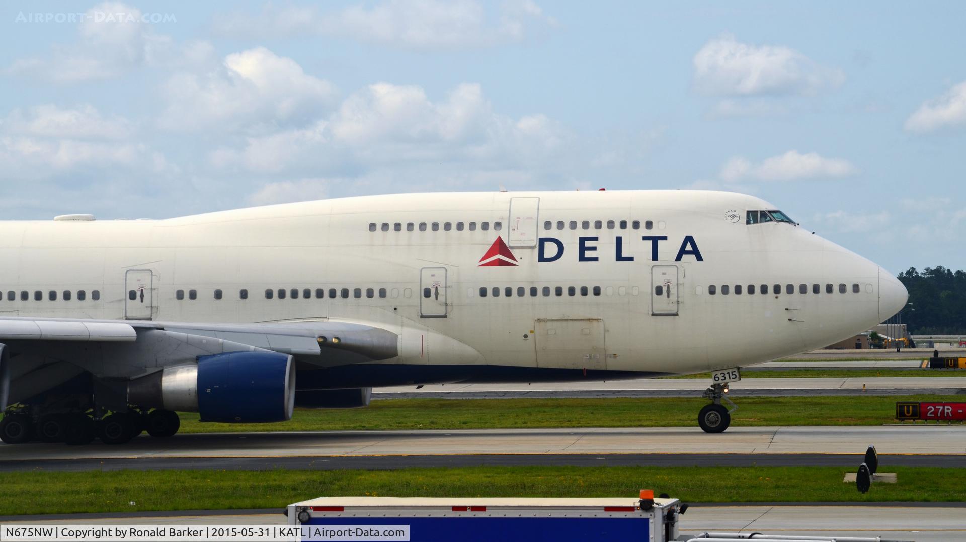 N675NW, 2002 Boeing 747-451 C/N 33001, Taxi Atlanta