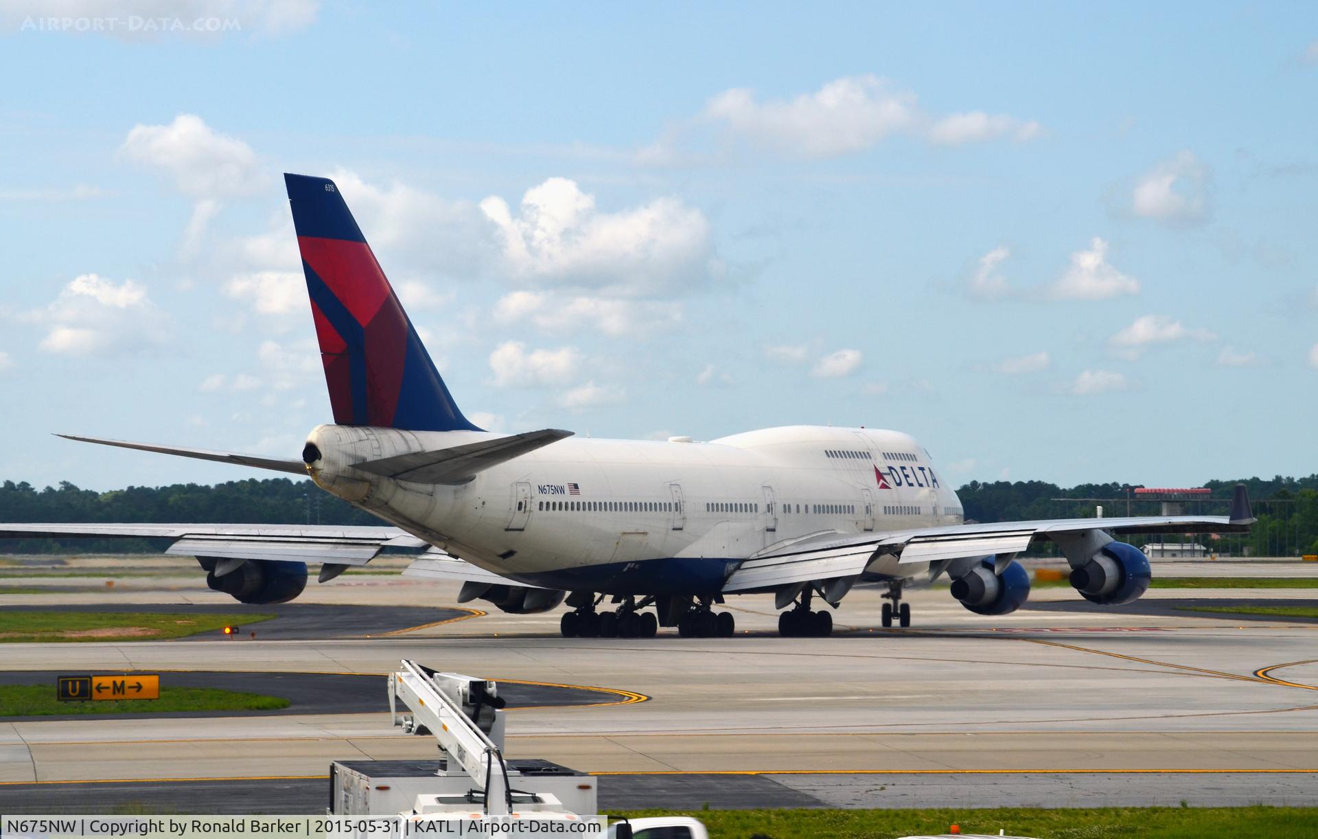 N675NW, 2002 Boeing 747-451 C/N 33001, Taxi for takeoff Atlanta
