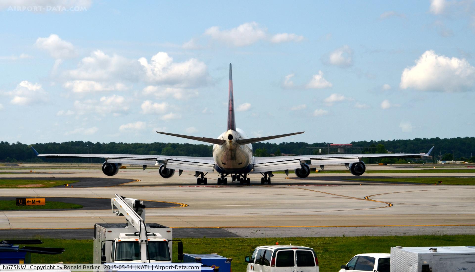 N675NW, 2002 Boeing 747-451 C/N 33001, Taxi Atlanta