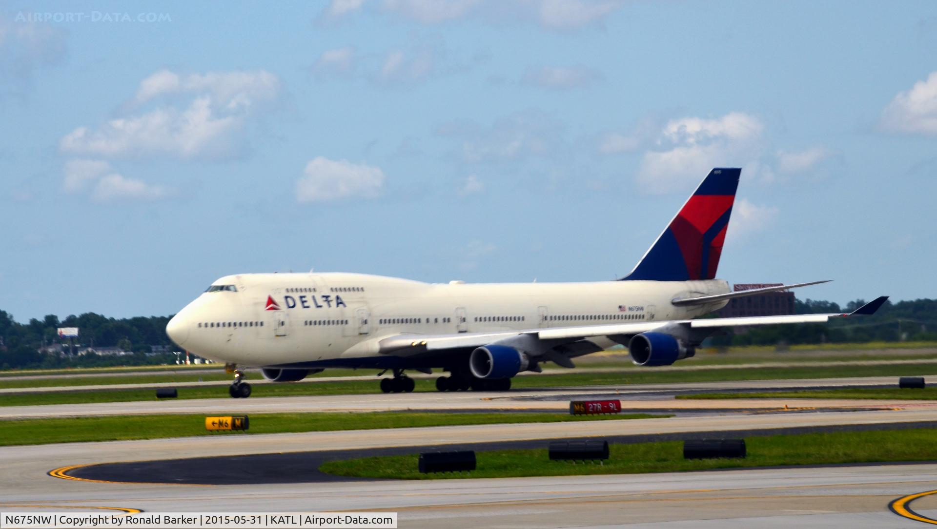 N675NW, 2002 Boeing 747-451 C/N 33001, Takeoff Atlnata