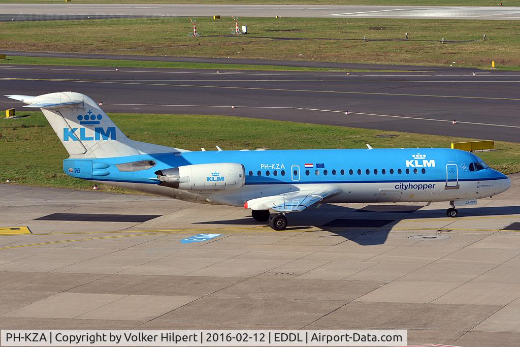 PH-KZA, 1996 Fokker 70 (F-28-070) C/N 11567, at dus