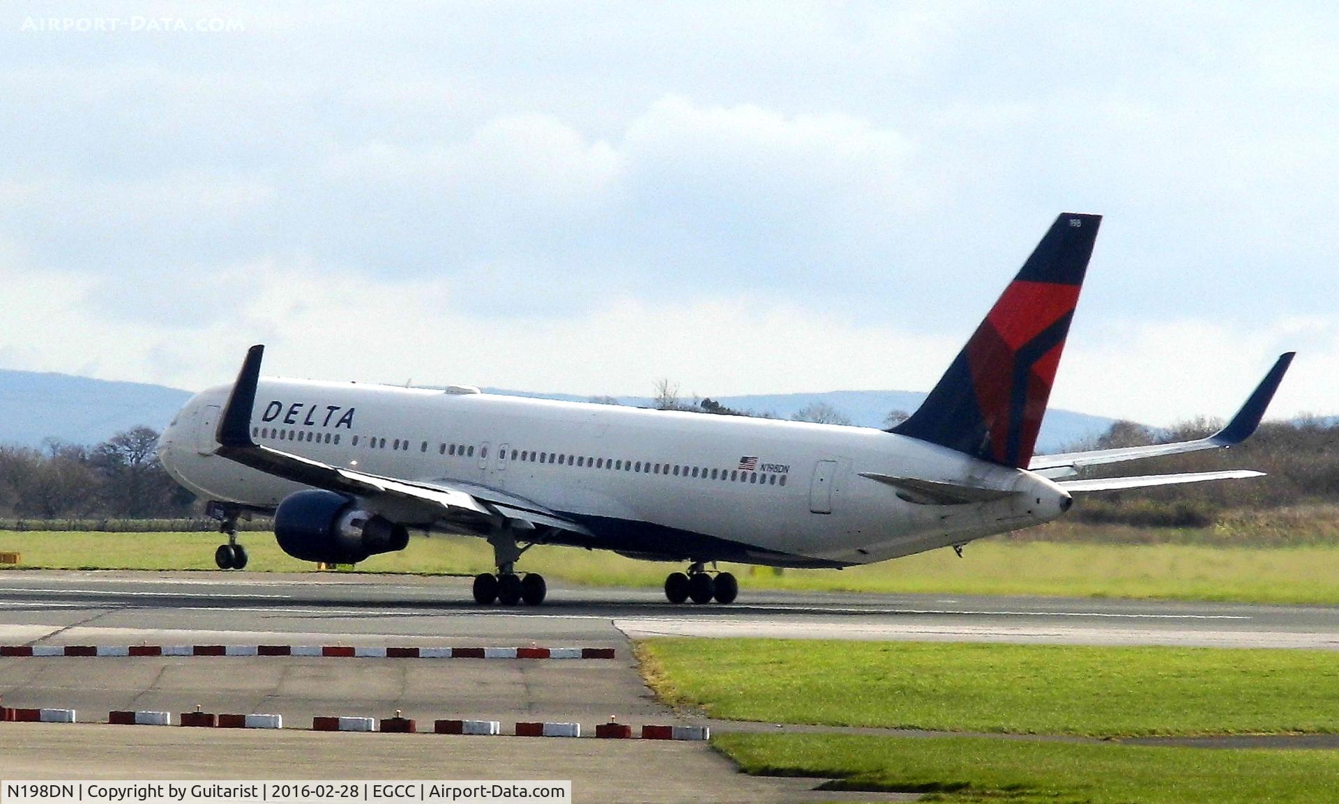 N198DN, 1998 Boeing 767-332 C/N 28455, At Manchester