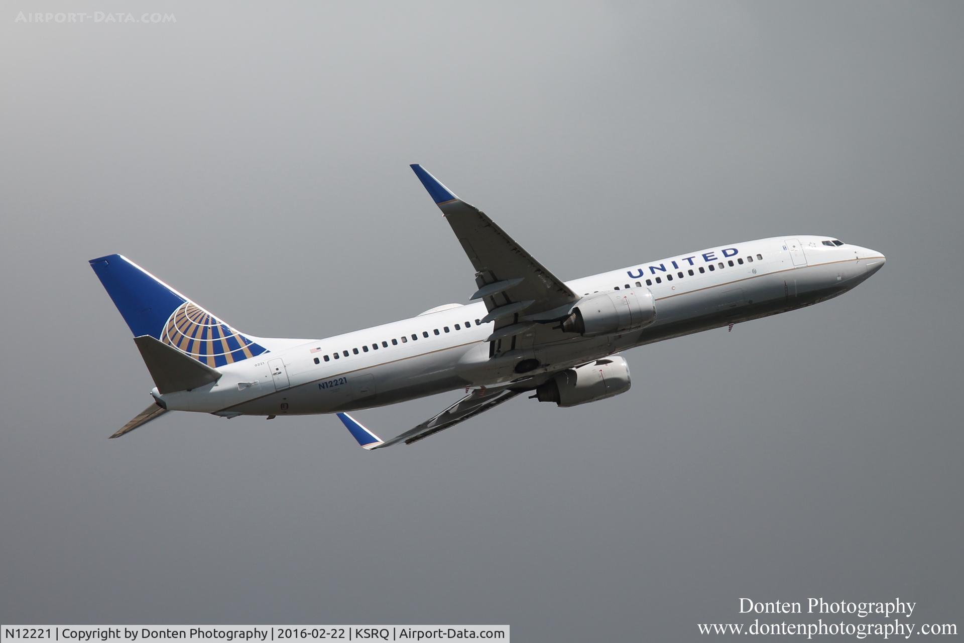N12221, 1998 Boeing 737-824 C/N 28930, United Flight 1898 (N12221) departs Sarasota-Bradenton International Airport enroute to Newark-Liberty International Airport