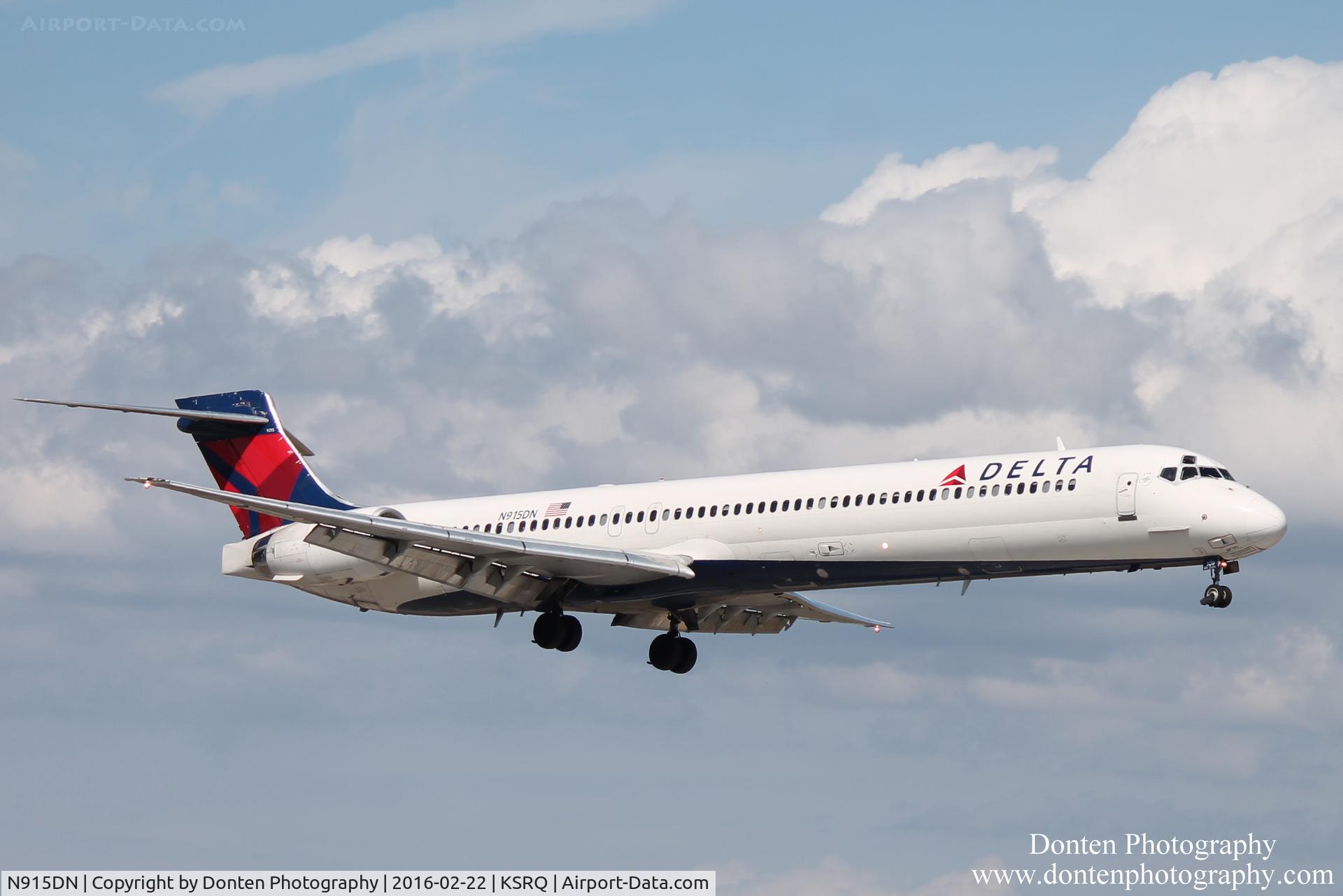 N915DN, 1996 McDonnell Douglas MD-90-30 C/N 53395, Delta Flight 1725 (N915DN) arrives at Sarasota-Bradenton International Airport following flight from Hartsfield-Jackson Atlanta International Airport