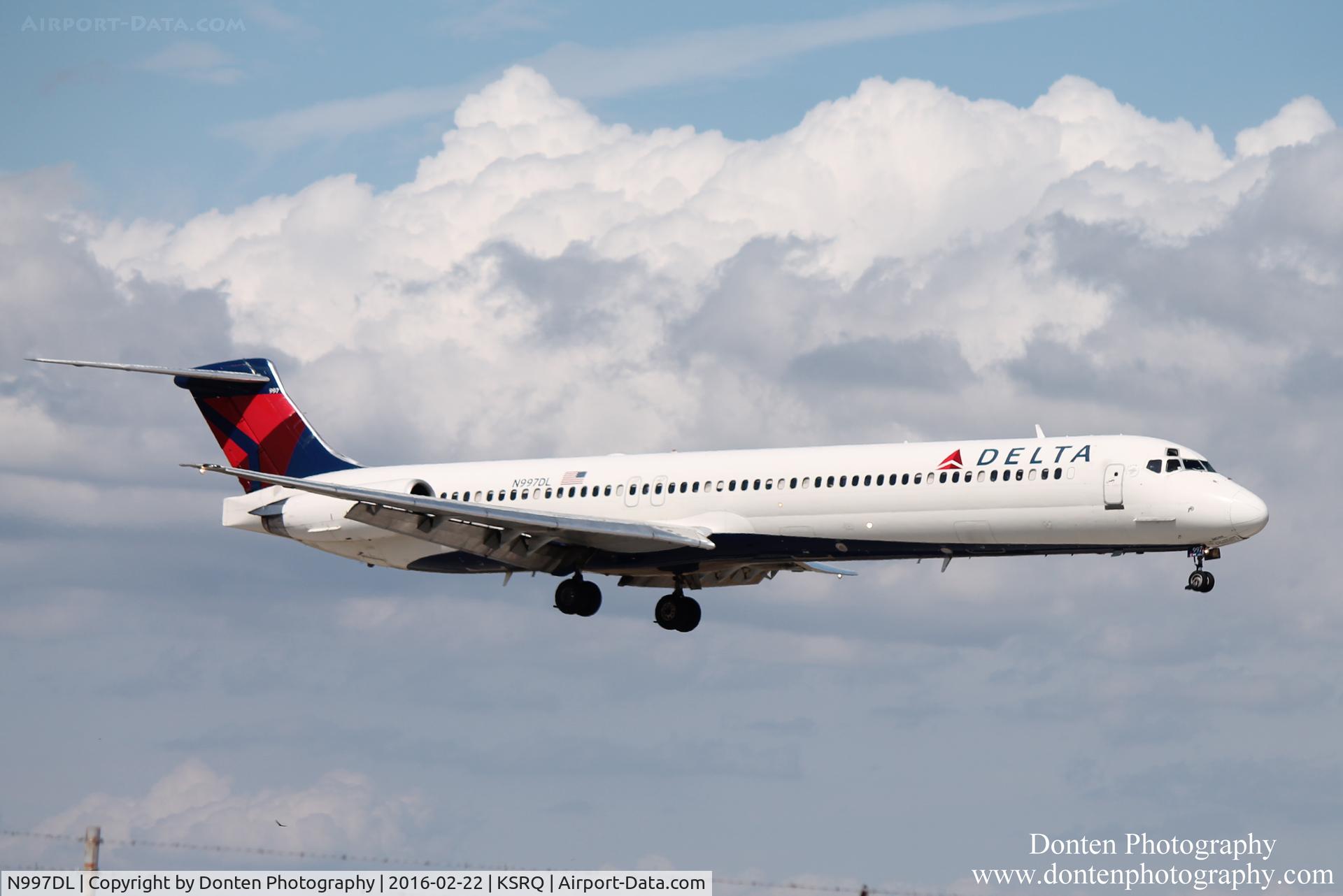 N997DL, 1992 McDonnell Douglas MD-88 C/N 53364, Delta Flight 2354 (N997DL) arrives at Sarasota-Bradenton International Airport following flight from LaGuardia Airport