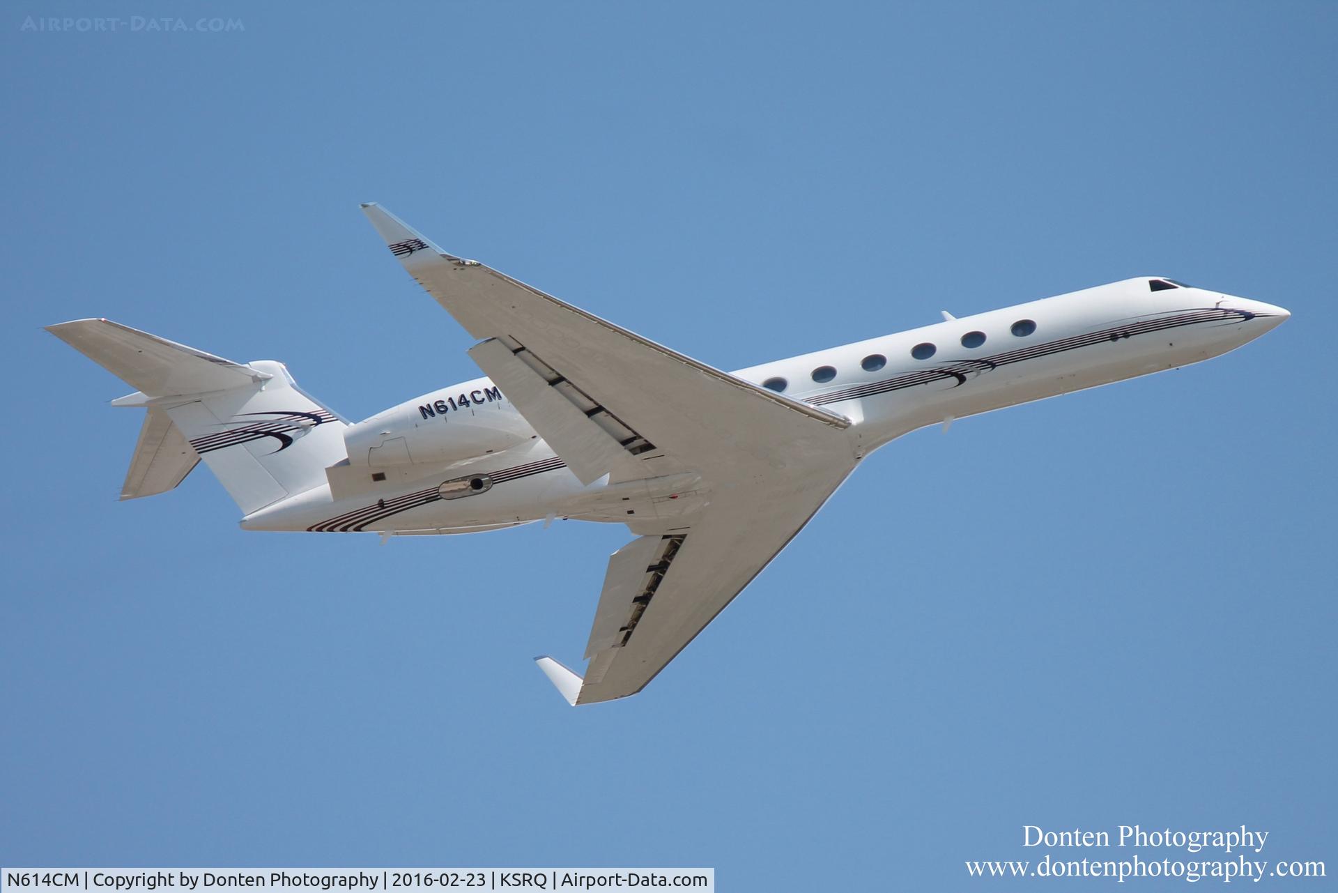 N614CM, 2000 Gulfstream Aerospace G-V C/N 614, Gulfstream V (N614CM) departs Sarasota-Bradenton International Airport