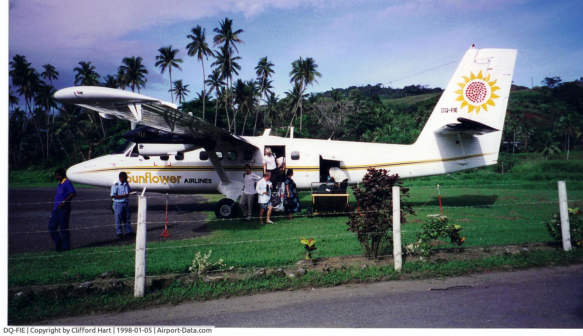 DQ-FIE, 1992 De Havilland Canada DHC-6-300 Twin Otter C/N 660, Little Plane we took to Cousteau Resort.