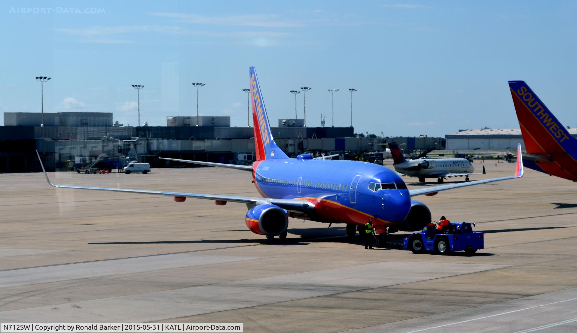 N712SW, 1998 Boeing 737-7H4 C/N 27846, Pushback Atlanta