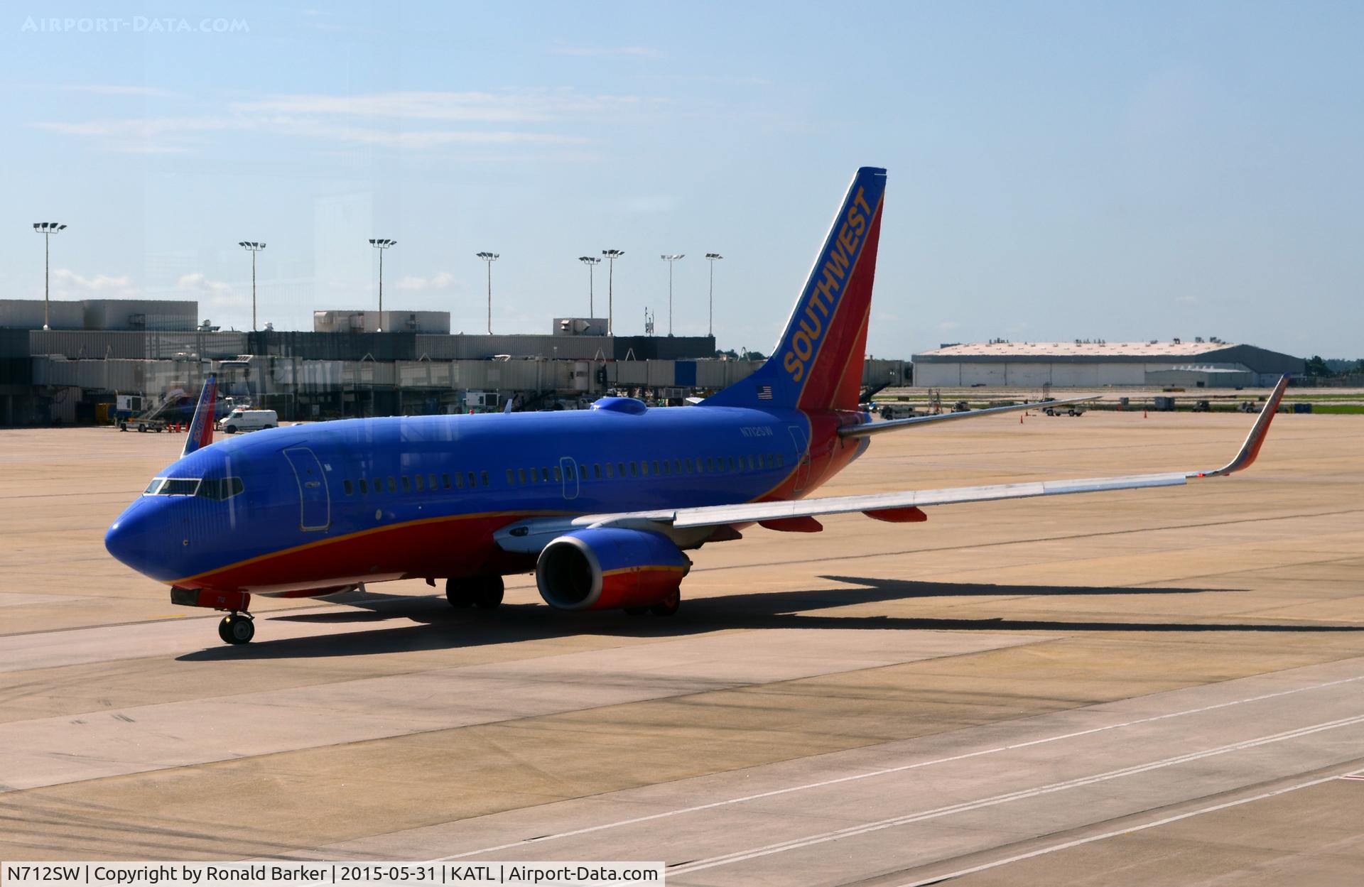 N712SW, 1998 Boeing 737-7H4 C/N 27846, Taxi Atlanta