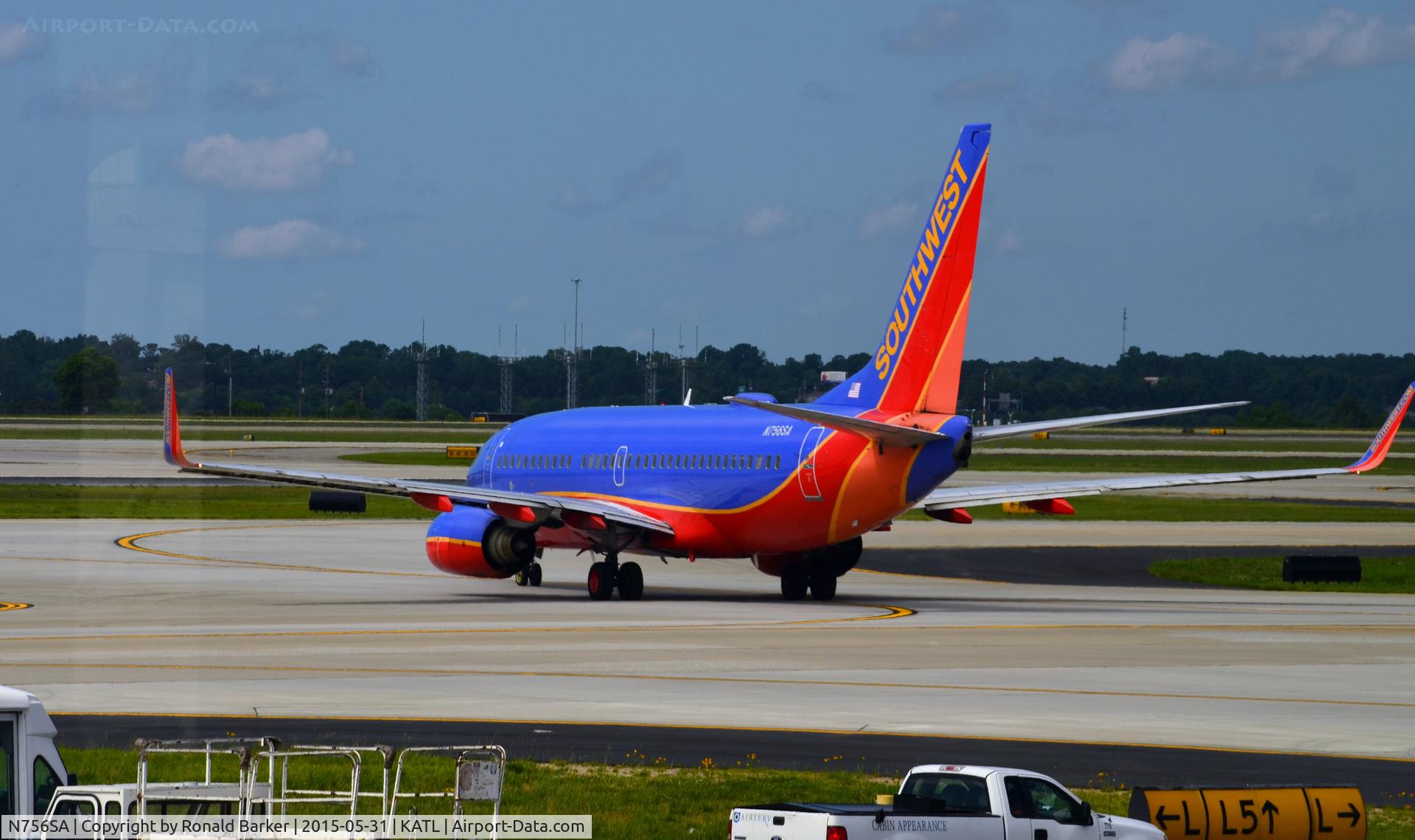 N756SA, 1999 Boeing 737-7H4 C/N 27872, Taxi Atlanta
