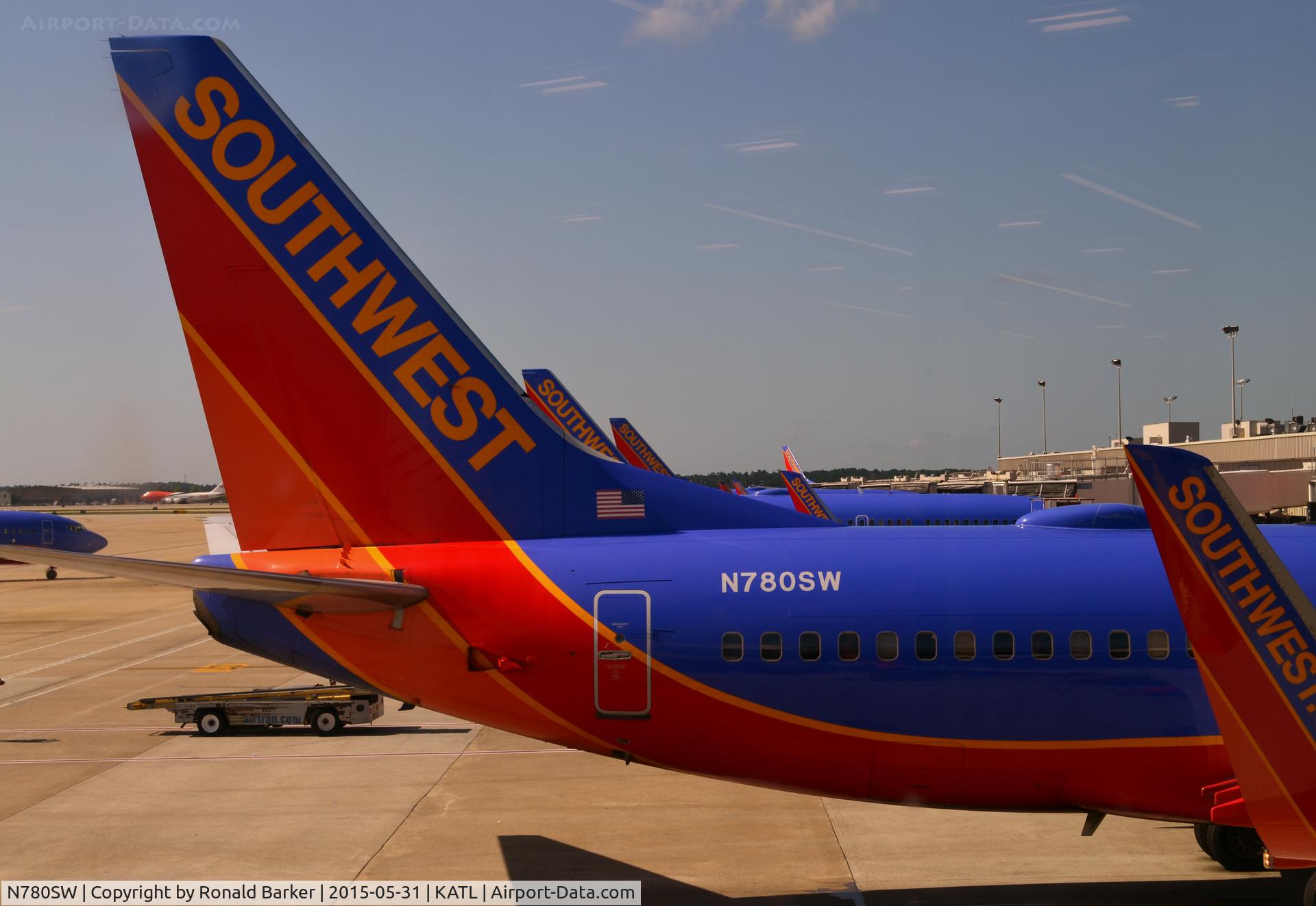 N780SW, 2000 Boeing 737-7H4 C/N 27885, At the gate Atlanta