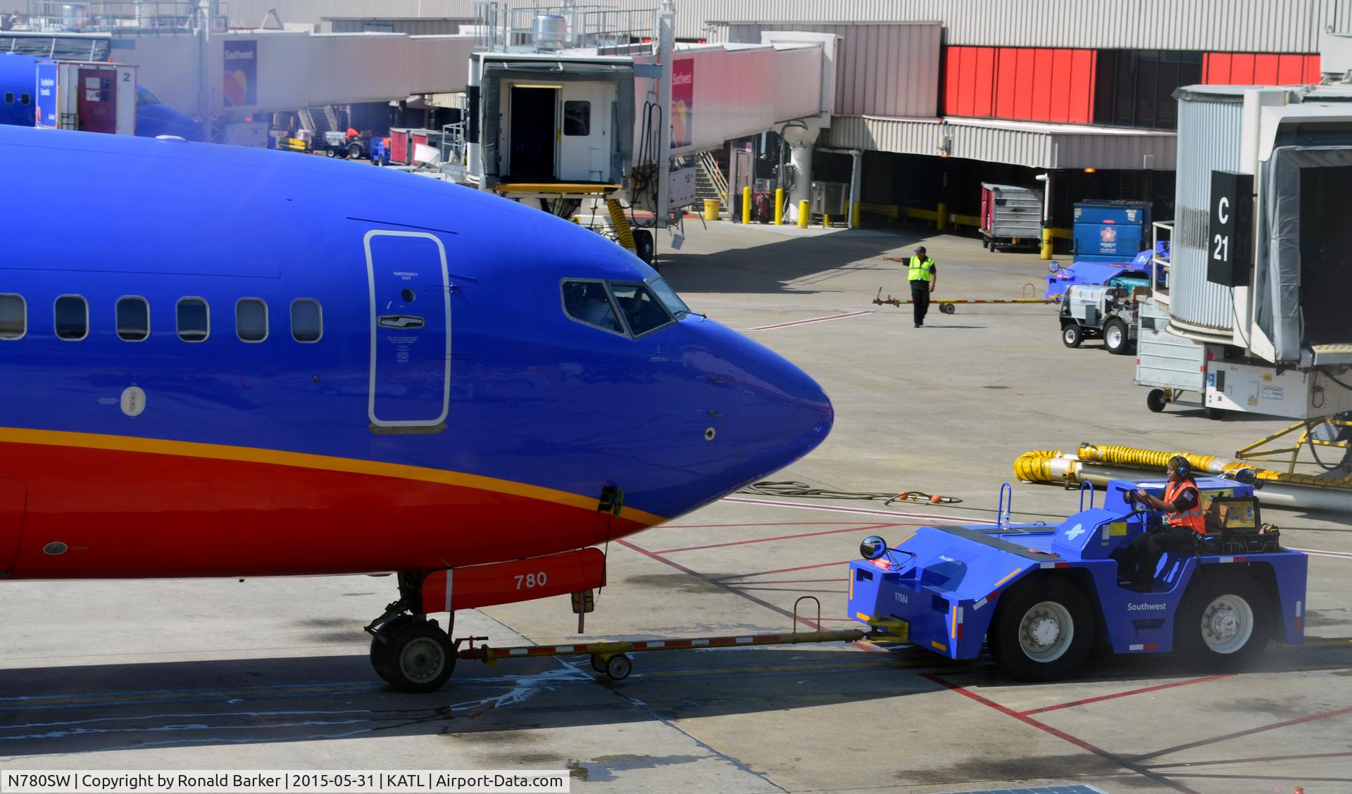 N780SW, 2000 Boeing 737-7H4 C/N 27885, At the gate pushback Atlanta