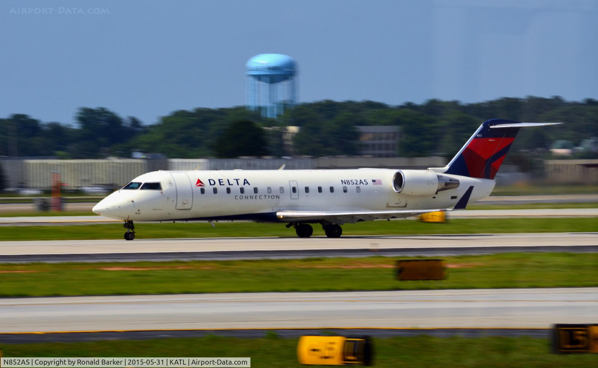 N852AS, 2000 Bombardier CRJ-200ER (CL-600-2B19) C/N 7369, Takeoff Atlanta