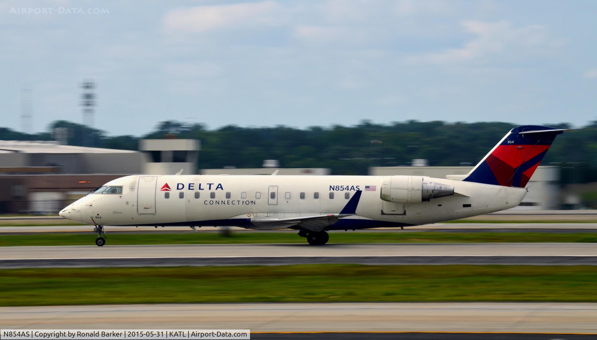 N854AS, 2000 Bombardier CRJ-200ER (CL-600-2B19) C/N 7382, Taxi Atlanta