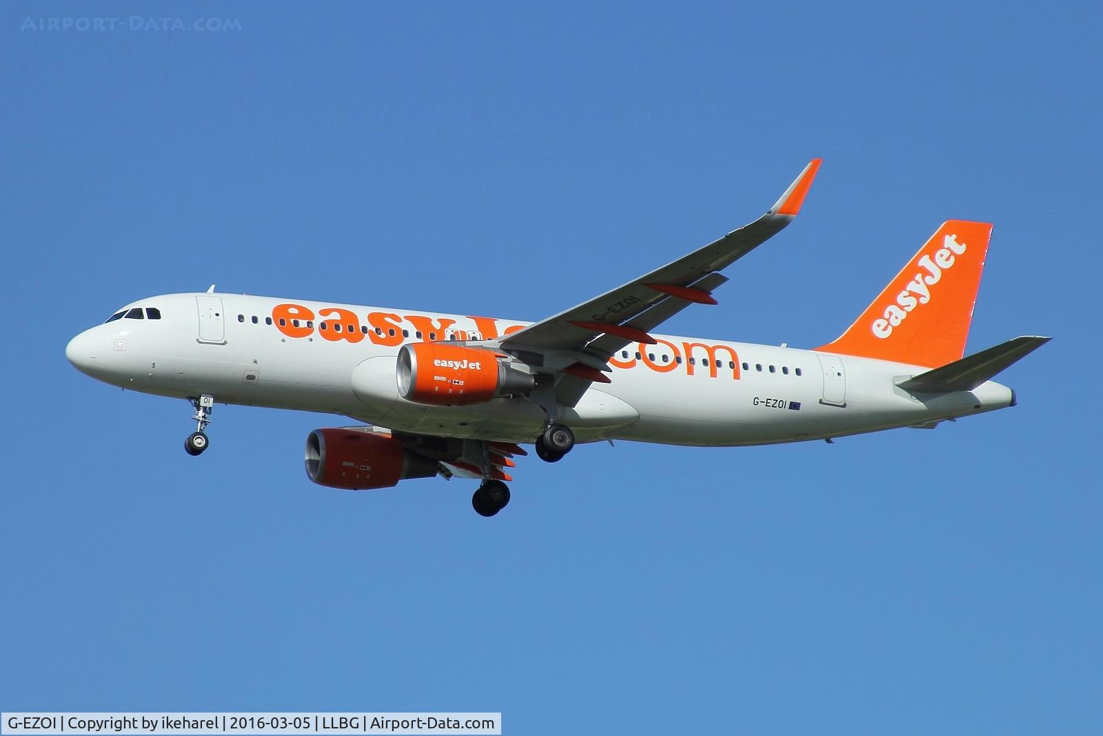 G-EZOI, 2015 Airbus A320-214 C/N 6562, Flight from Amsterdam on final to runway 30.