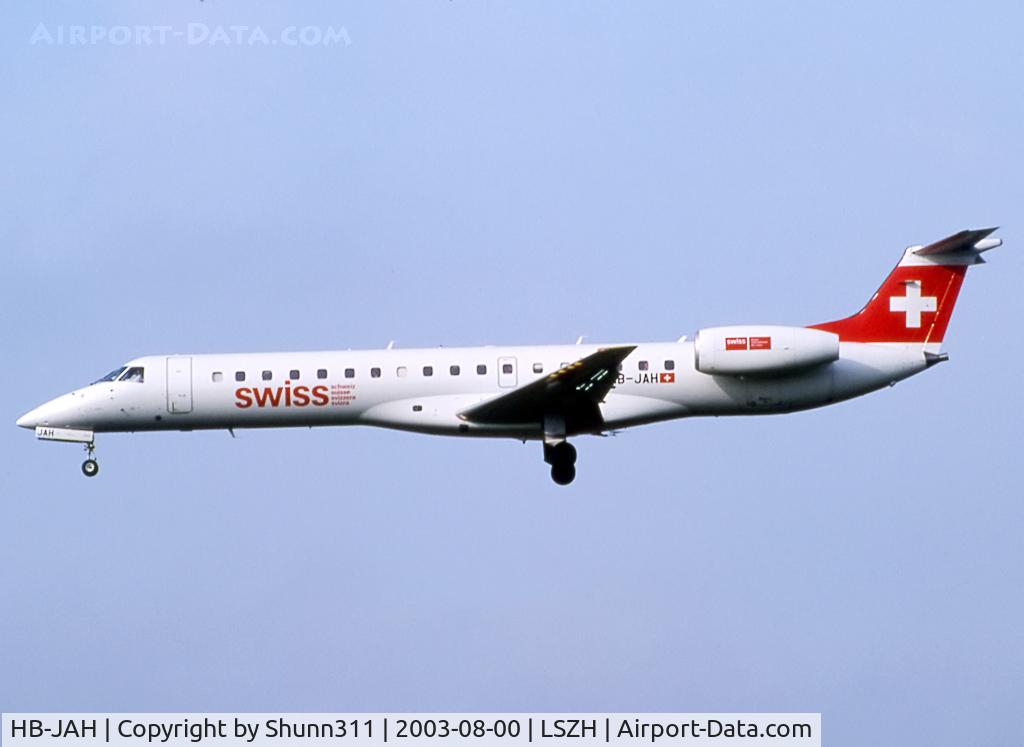 HB-JAH, 2001 Embraer ERJ-145LR (EMB-145LR) C/N 145341, Landing rwy 16