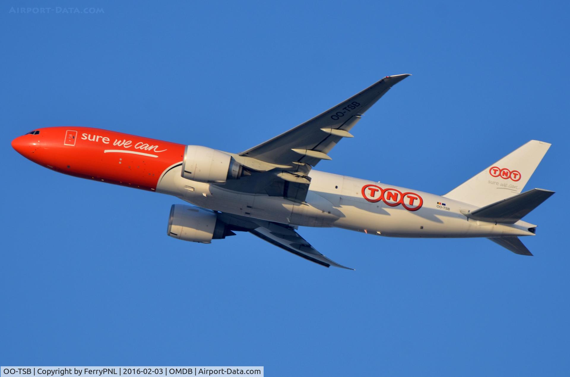 OO-TSB, 2011 Boeing 777-FHT C/N 39286, TNT B772 freighter lifting off.