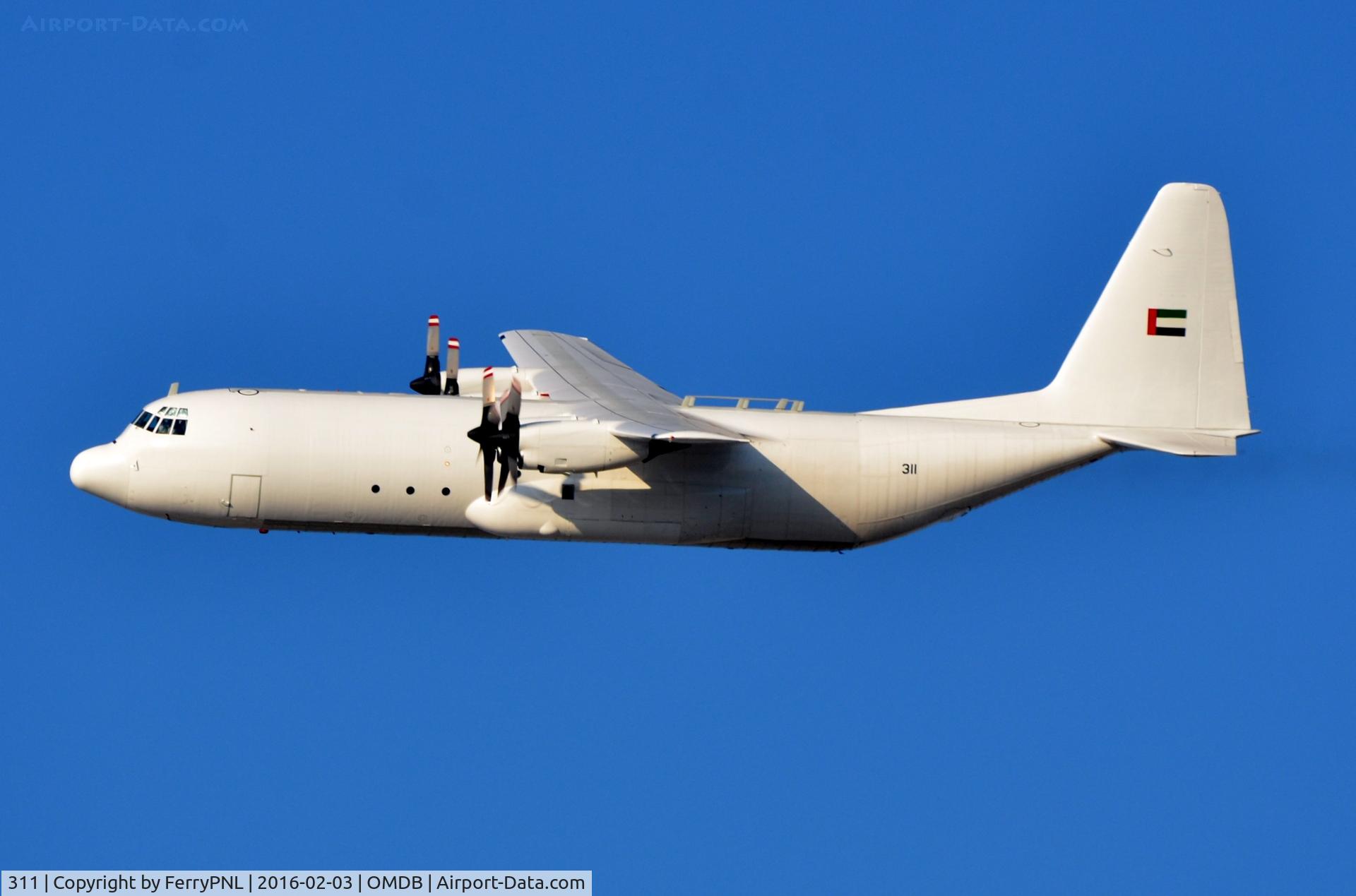 311, 1979 Lockheed L-100-30 Hercules (L-382G) C/N 382-4834, UAE C130 banking nicely.