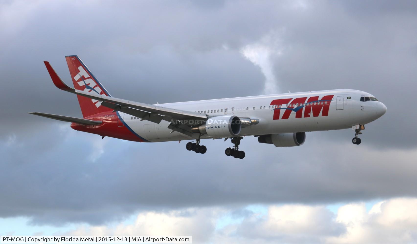 PT-MOG, 1998 Boeing 767-316/ER C/N 29227/698, TAM 767-300