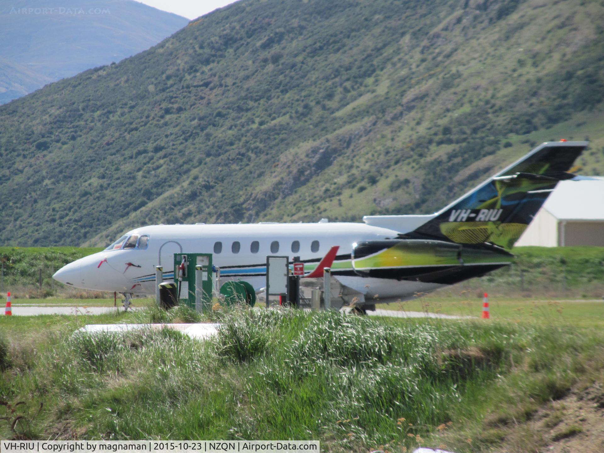 VH-RIU, 2005 Raytheon Hawker 800XPi C/N 258723, long shot at queenstown