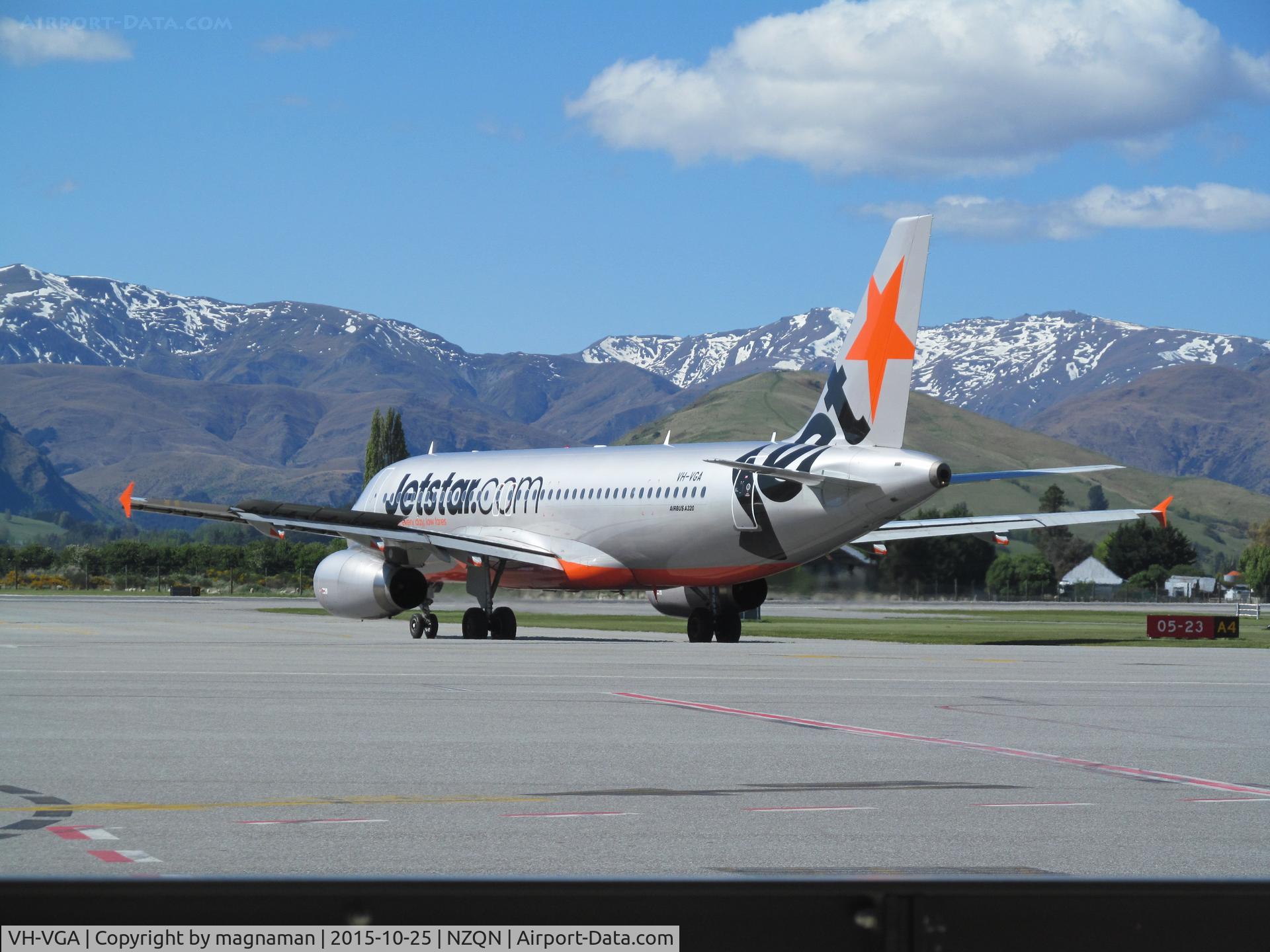 VH-VGA, 2011 Airbus A320-232 C/N 4899, leaving queenstown