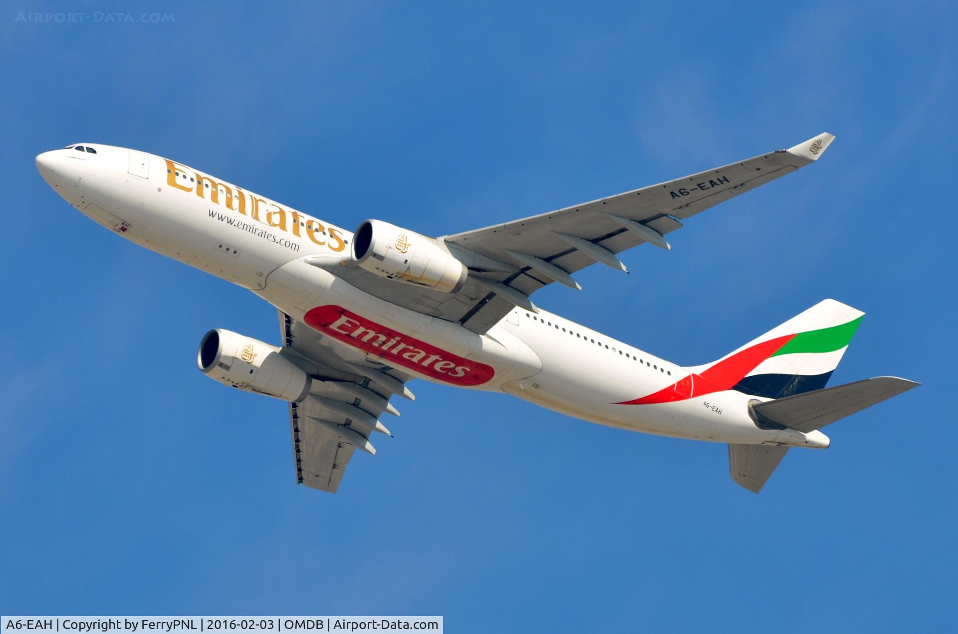 A6-EAH, 2001 Airbus A330-243 C/N 409, Emirates A332 departing DXB