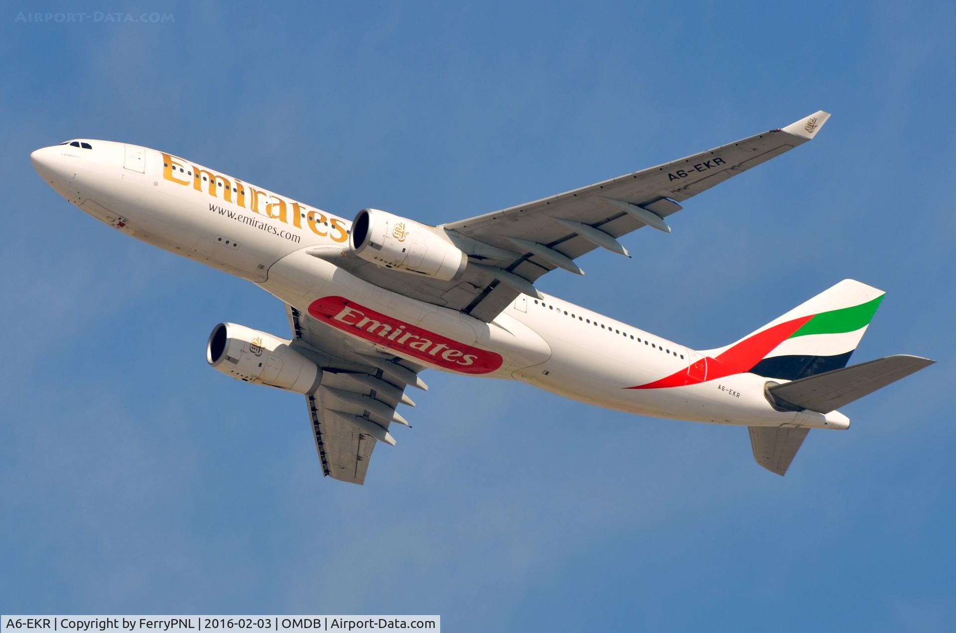 A6-EKR, 1999 Airbus A330-243 C/N 251, Emirates A332 taking-off.