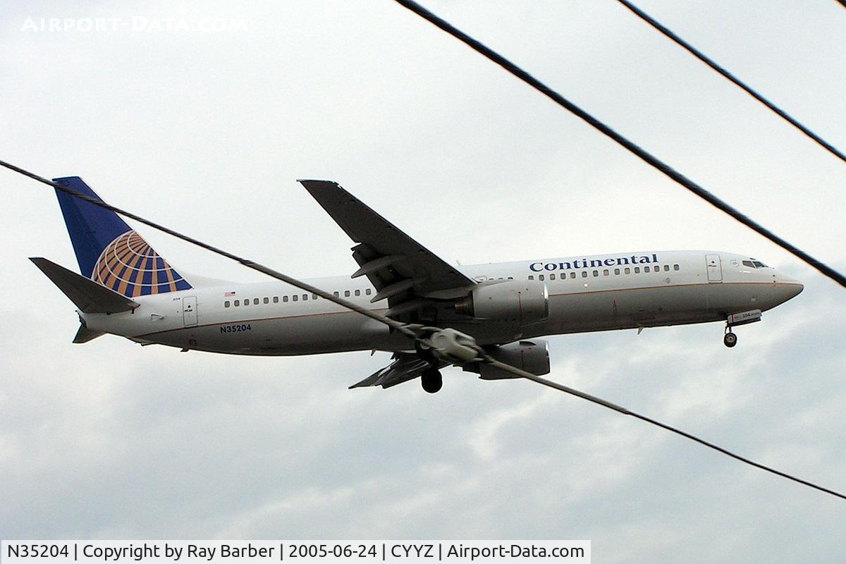 N35204, 2000 Boeing 737-824 C/N 30576, Boeing 737-824 [30576] (Continental Airlines) Toronto-Pearson International~C 24/06/2005. Shame about the overhead wire but as it was pre winglet time have added.