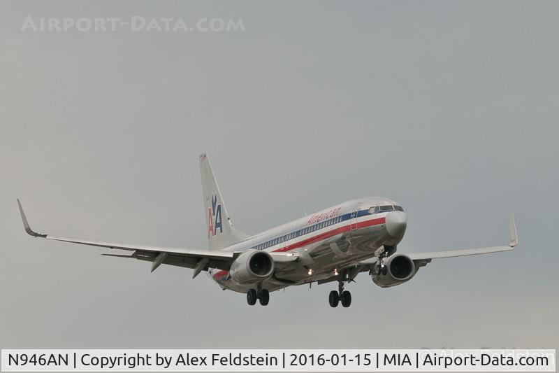 N946AN, 2000 Boeing 737-823 C/N 30600, Miami