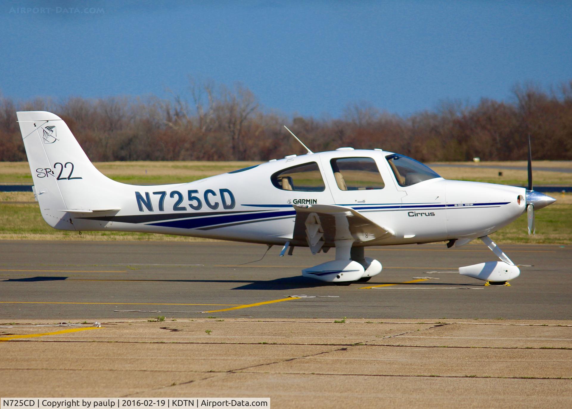 N725CD, 2001 Cirrus SR22 C/N 0071, At Downtown Shreveport.