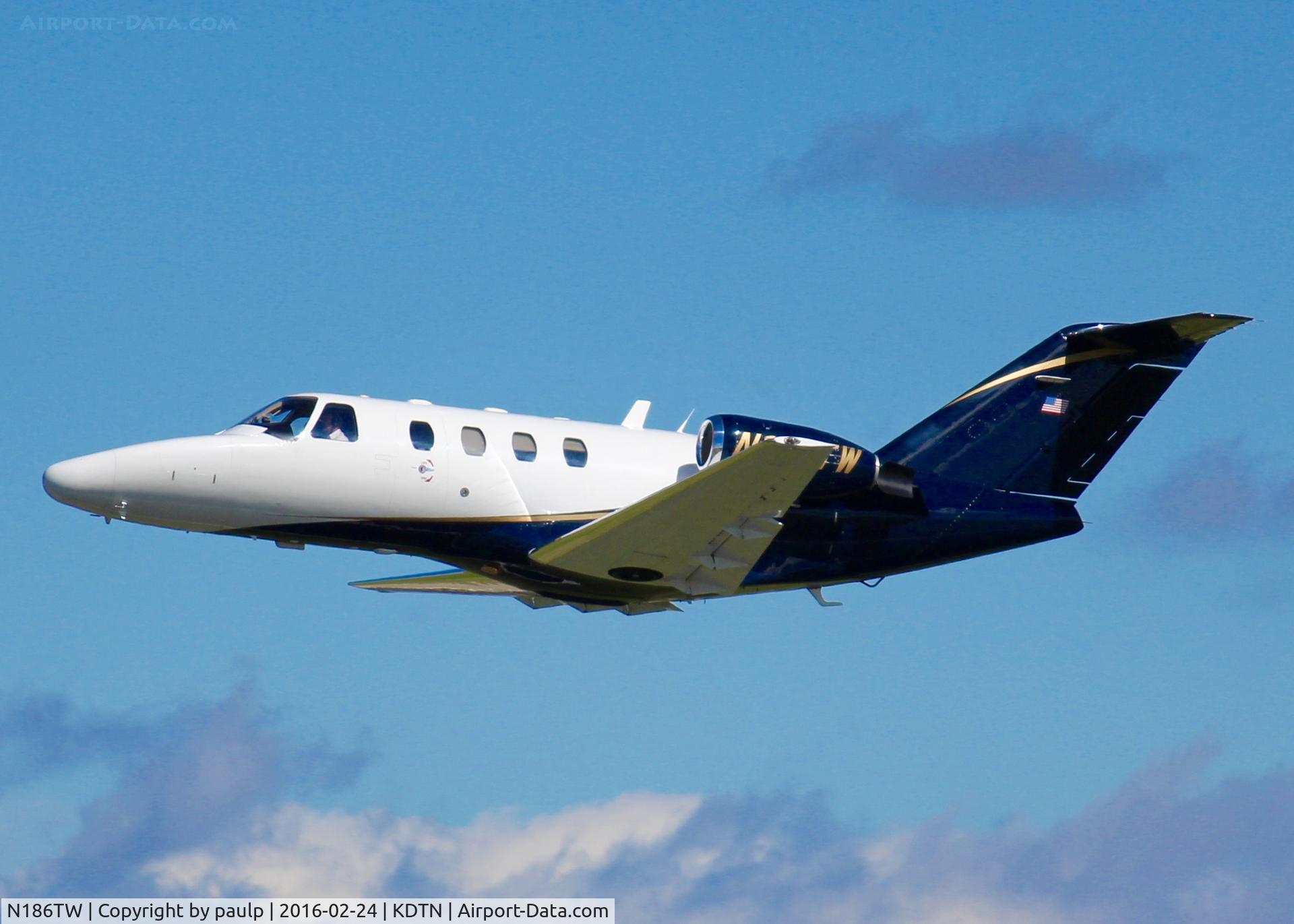 N186TW, 2001 Cessna 525 C/N 525-0416, At Downtown Shreveport.