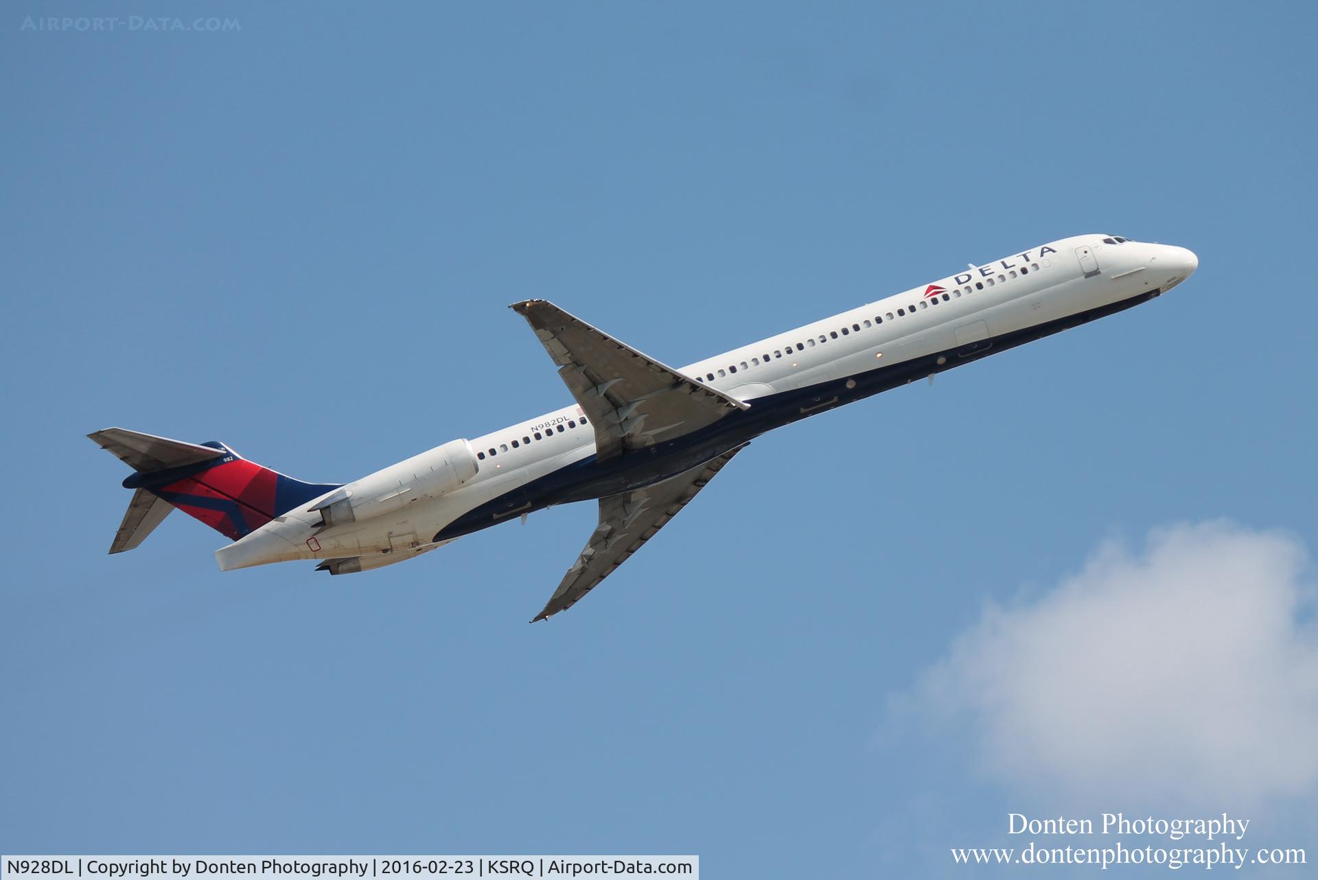 N928DL, 1988 McDonnell Douglas MD-88 C/N 49715, Delta Flight 2298 (N928DL) departs Sarasota-Bradenton International Airport enroute to Hartsfield-Jackson Atlanta International Airport