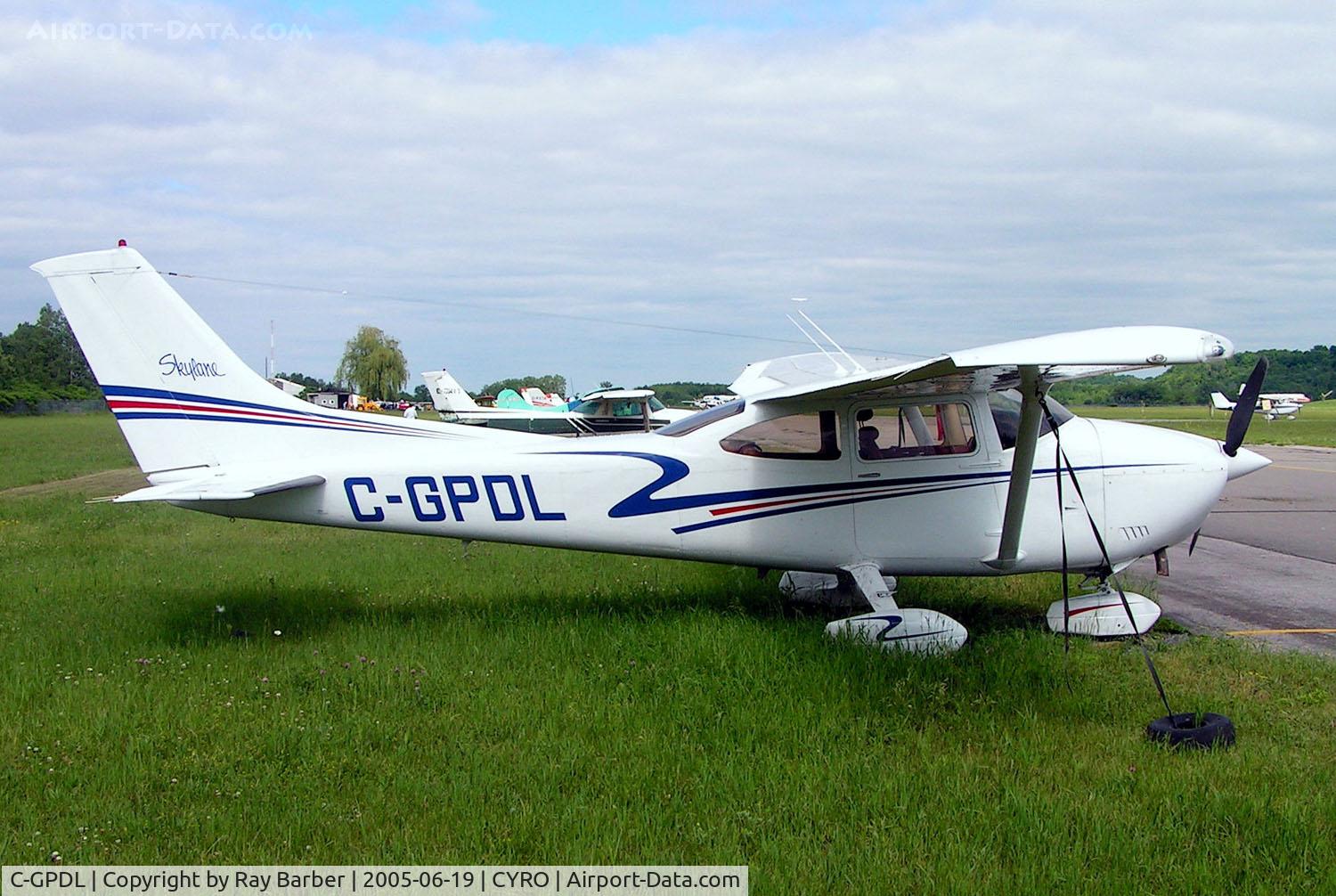 C-GPDL, 1976 Cessna 182Q Skylane C/N 18265190, Cessna 182Q Skylane [182-65190] Rockcliffe~C 19/06/2005