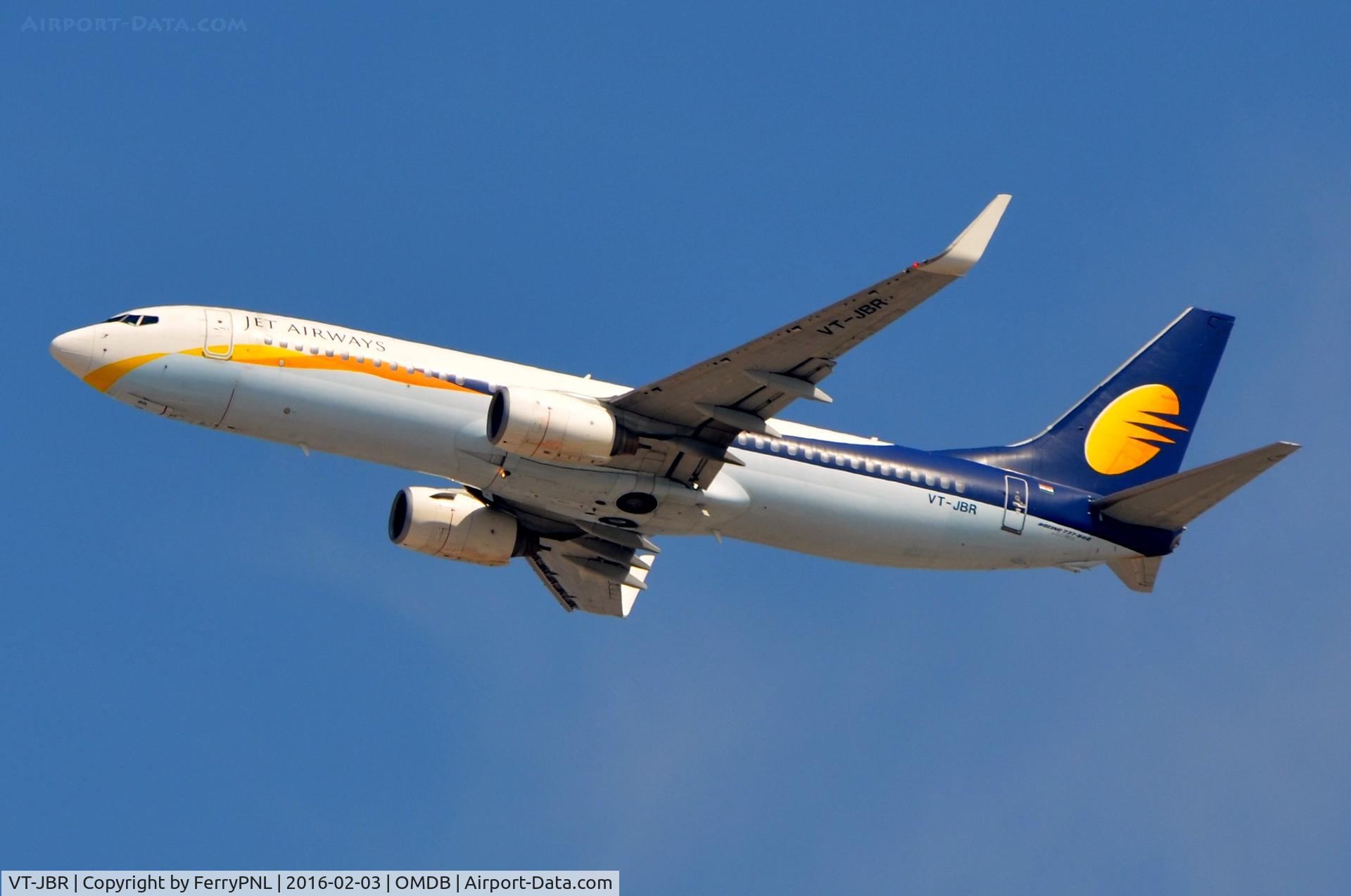 VT-JBR, 2010 Boeing 737-85R C/N 36695, Jet Airways departing DXB