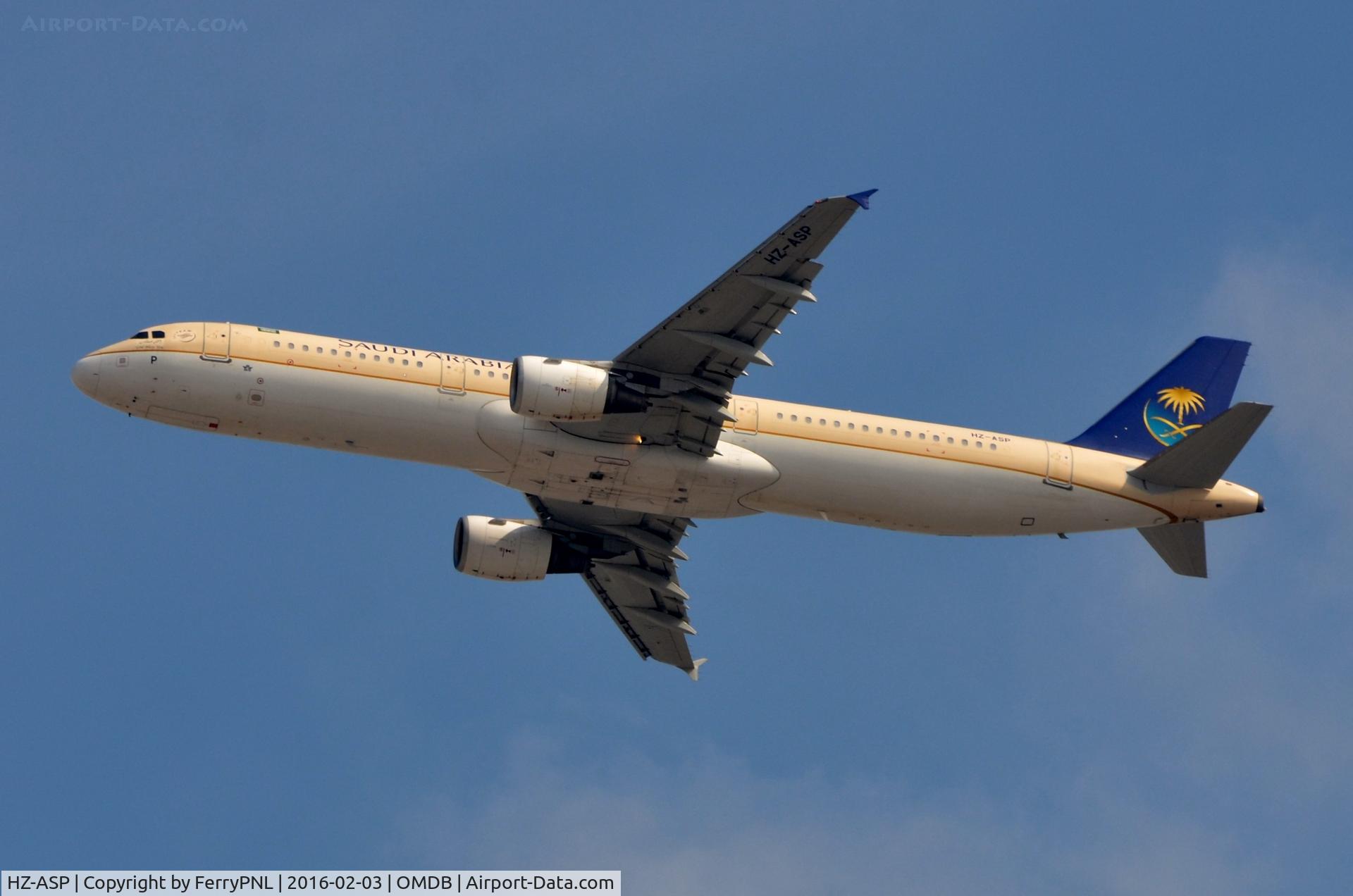 HZ-ASP, 2012 Airbus A321-211 C/N 5009, Saudi A321 lifting-off for a flight to the neighboring country.