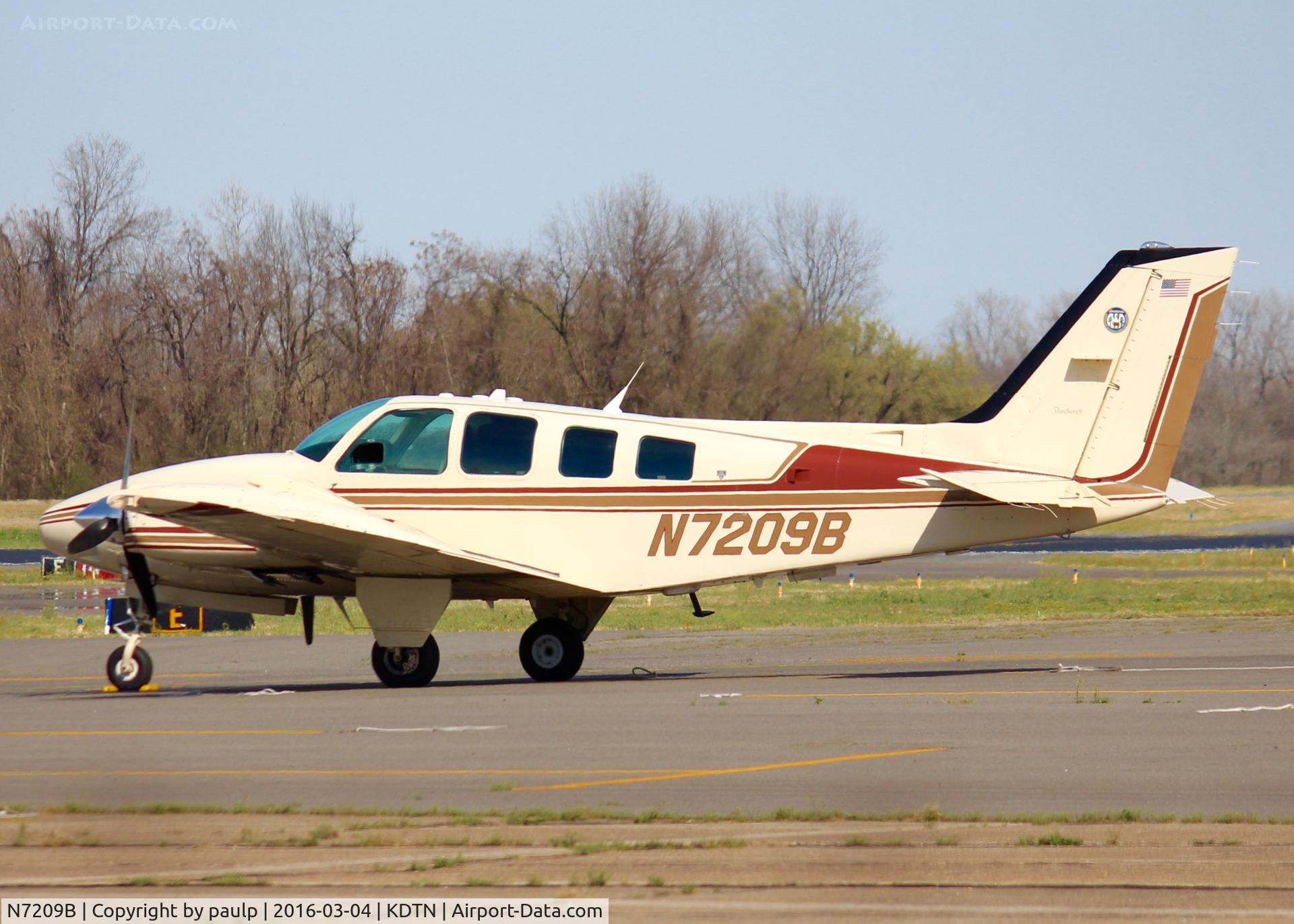 N7209B, 1984 Beech 58 Baron C/N TH-1428, At Downtown Shreveport.