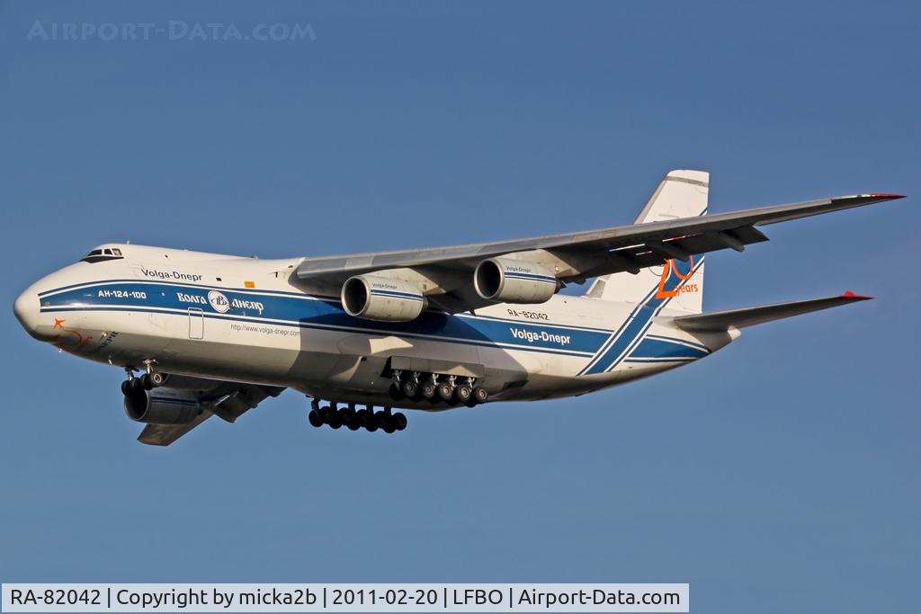 RA-82042, 1991 Antonov An-124-100 Ruslan C/N 9773054055093/0606, Landing