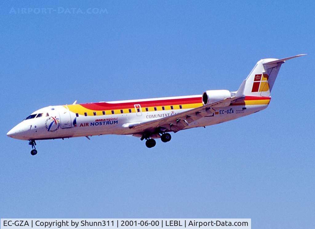 EC-GZA, 1998 Canadair CRJ-200ER (CL-600-2B19) C/N 7252, Landing rwy 25