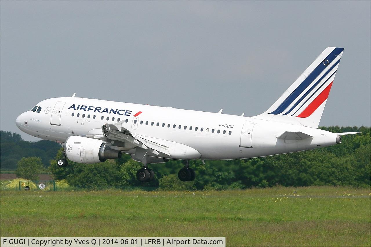 F-GUGI, 2004 Airbus A318-111 C/N 2350, Airbus A318-111, Landing rwy 25L, Brest-Bretagne Airport (LFRB-BES)