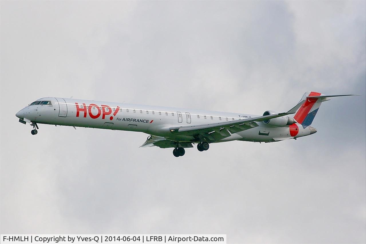 F-HMLH, 2011 Bombardier CRJ-1000EL NG (CL-600-2E25) C/N 19013, Canadair Regional Jet CRJ-1000, Short approach rwy 25L, Brest-Bretagne Airport (LFRB-BES)