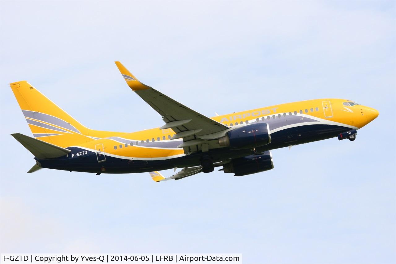 F-GZTD, 2003 Boeing 737-73V C/N 32418, Boeing 737-73V, Take off rwy 07R, Brest-Bretagne Airport (LFRB-BES)