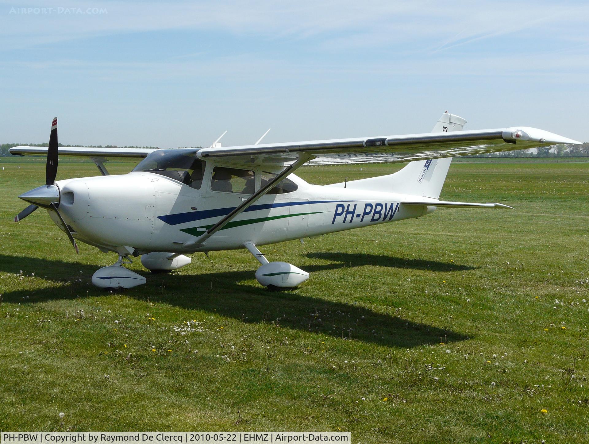 PH-PBW, 2006 Cessna T282T Skylane C/N T18208537, Midden-Zeeland open door 2010.