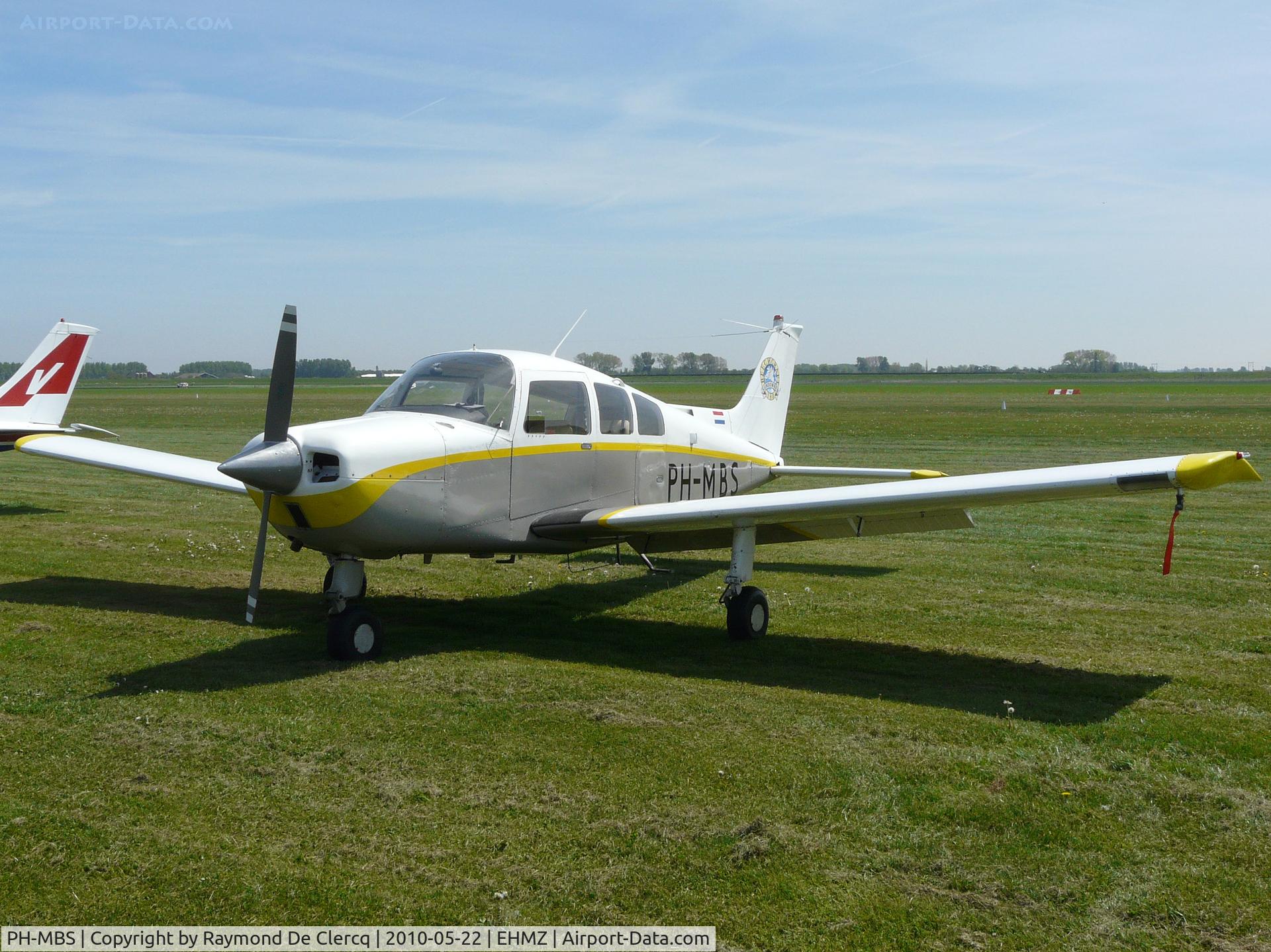 PH-MBS, Beech C23 Sundowner 180 Sundowner 180 C/N M-1968, Midden-Zeeland open door 2010.