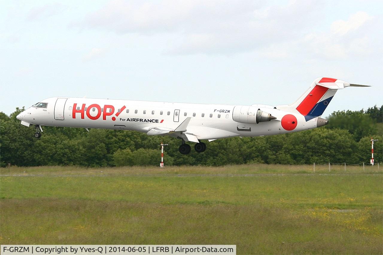 F-GRZM, Canadair CRJ-700 (CL-600-2C10) Regional Jet C/N 10263, Canadair Regional Jet CRJ-700, On final rwy 25L, Brest-Guipavas Airport (LFRB-BES)