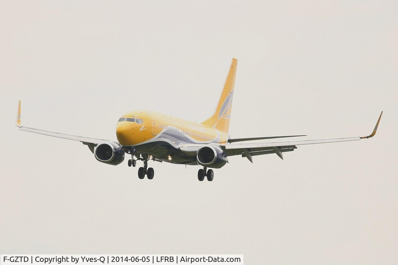 F-GZTD, 2003 Boeing 737-73V C/N 32418, Boeing 737-73V, Short approach rwy 25L, Brest-Bretagne Airport (LFRB-BES)