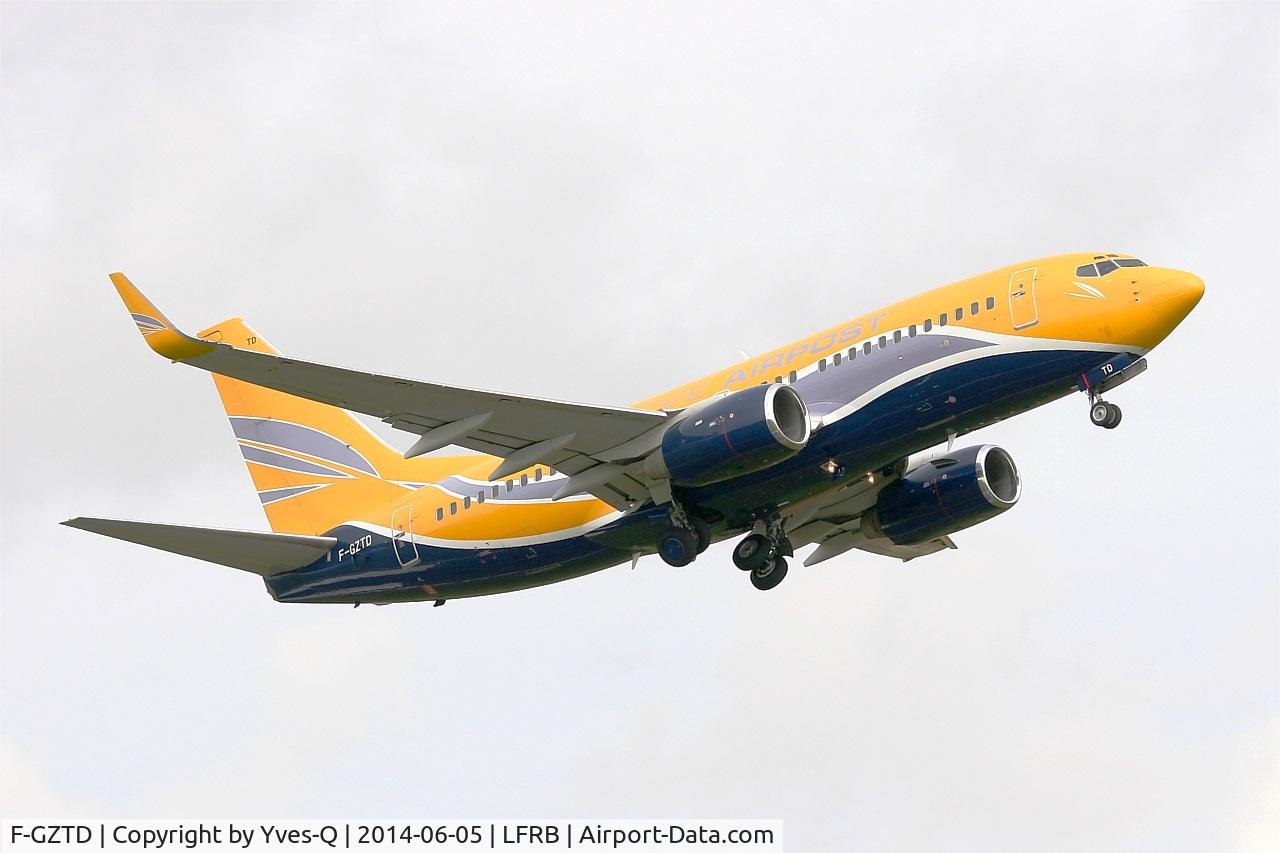 F-GZTD, 2003 Boeing 737-73V C/N 32418, Boeing 737-73V, Take off rwy 07R, Brest-Bretagne Airport (LFRB-BES)